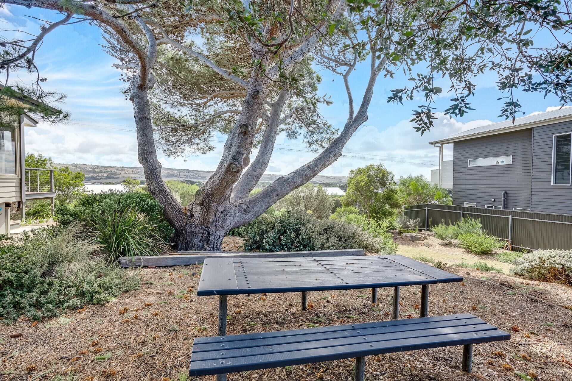 18 Seaview Rd - Great Location with Distant Sea Views — image 24