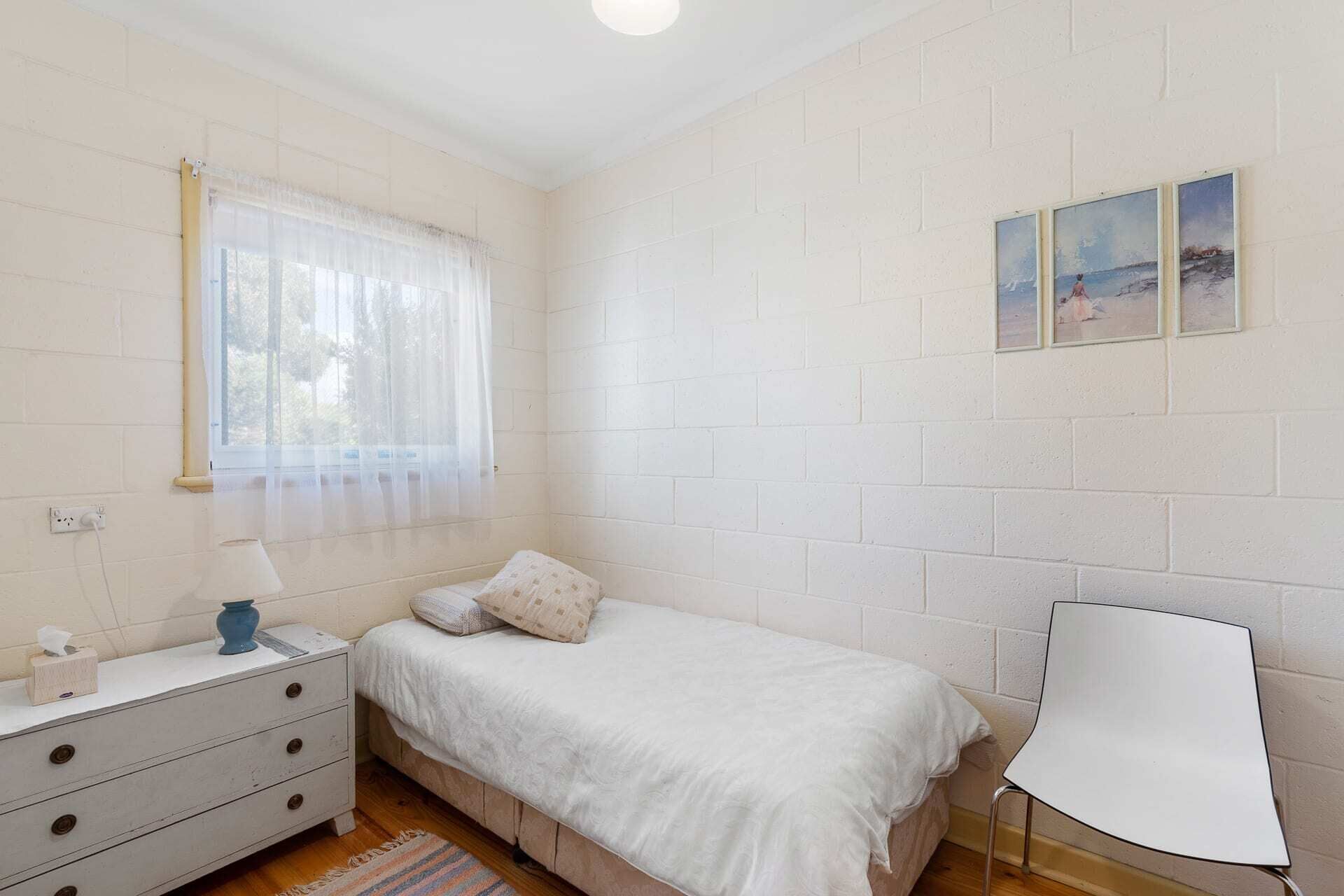 18 Seaview Rd - Great Location with Distant Sea Views — image 18