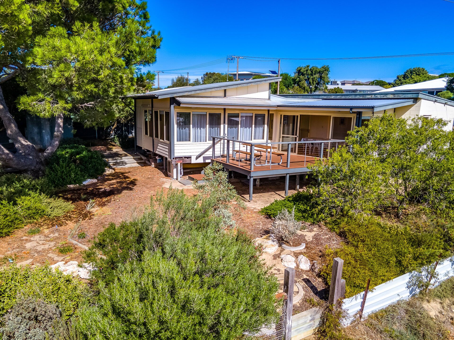 18 Seaview Rd - Great Location with Distant Sea Views — image 23