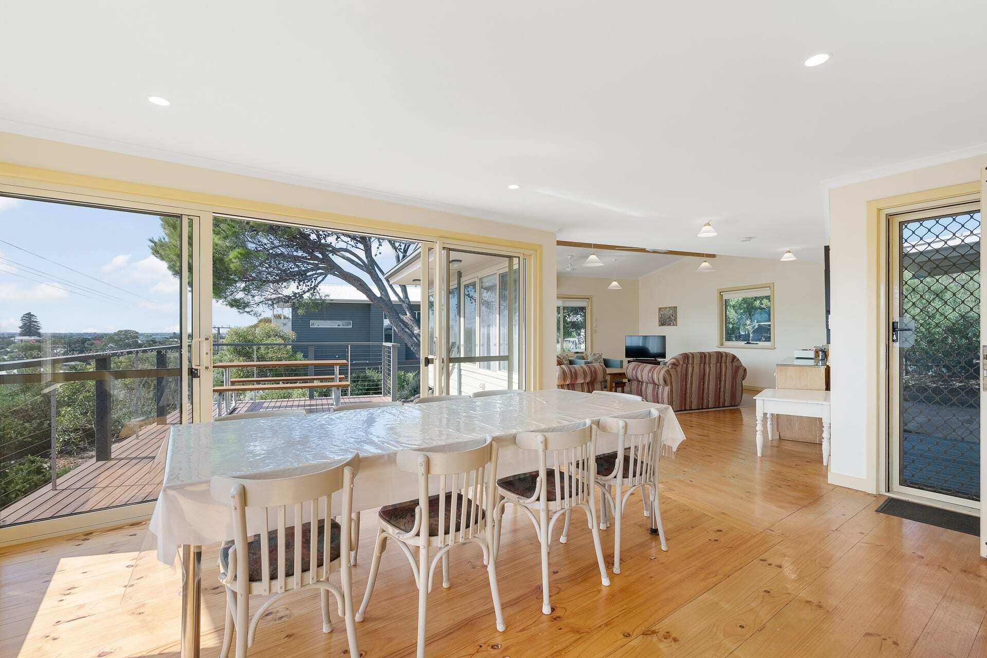 18 Seaview Rd - Great Location with Distant Sea Views