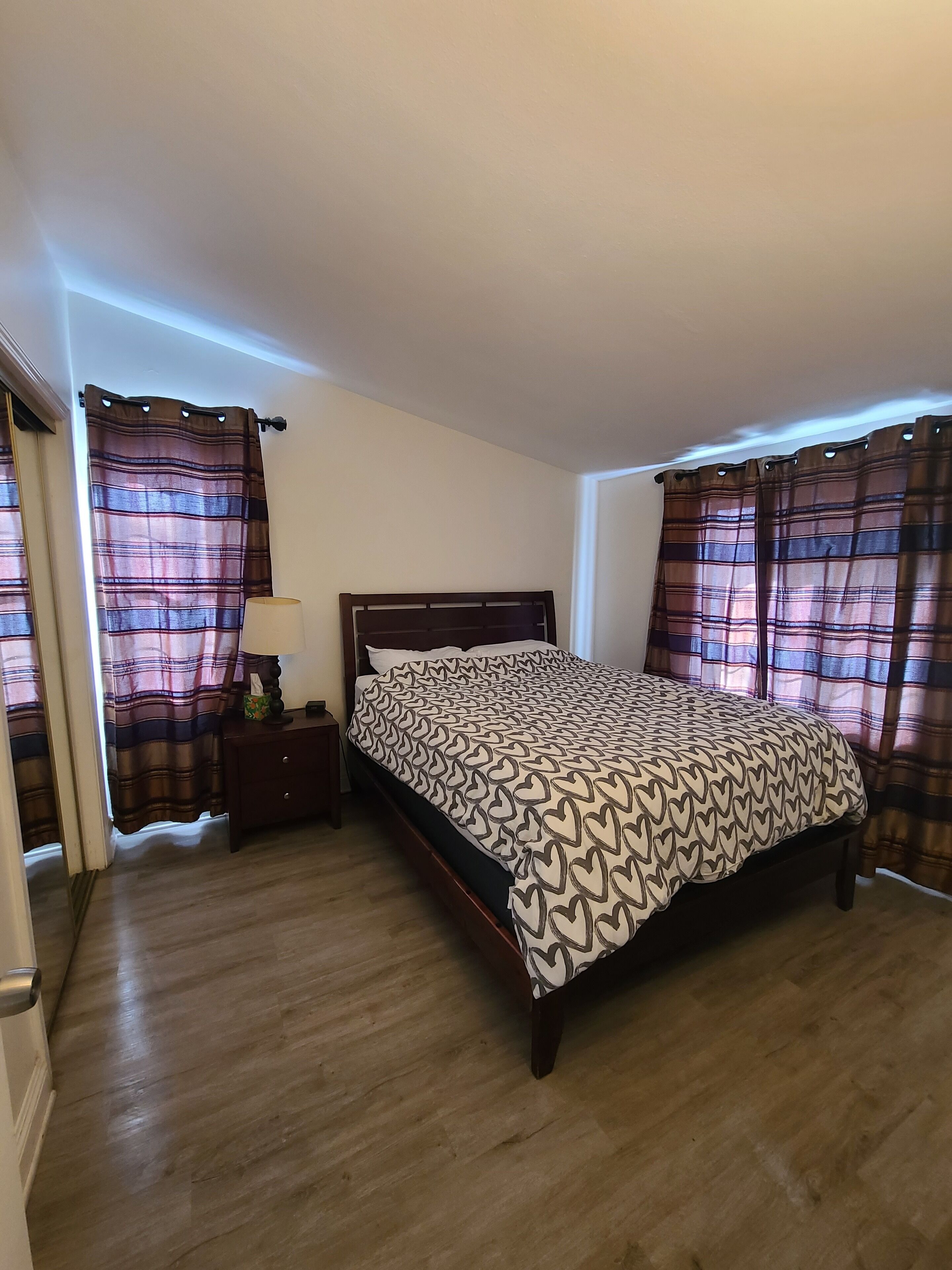 2 soverom, strykejern/-brett, reiseseng for barn og wi-fi (inkludert)