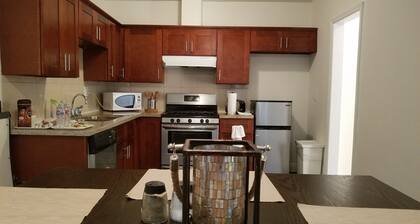 Charming House in a Beach City - Torrance CA - AC - Kitchen - Internet - Private