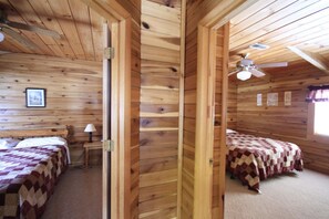 3 makuuhuonetta, silitysrauta/-lauta, ilmainen Wi-Fi, vuodevaatteet