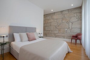 2 quartos, ferros/tábuas de passar roupa, Wi-Fi, roupa de cama