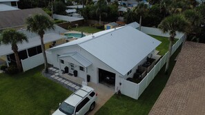 Exterior - Walk to the beach, 2 bed, 2 bath, pet free, allergy free home, pool and hot tub (New Smyrna Beach)