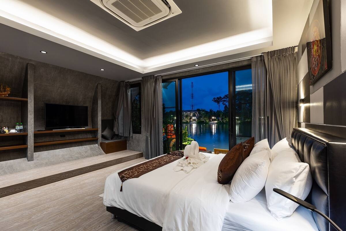 Superior Room, 1 King Bed, Terrace, Lake View