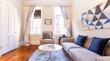 TV, Netflix, Hulu, streaming services