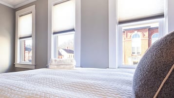 4 bedrooms, iron/ironing board, WiFi, bed sheets