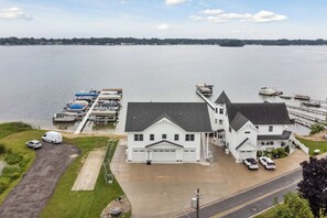 Exterior - Crystal Lakefront Luxury Condo – North Shore, Crystal, Michigan (Crystal)