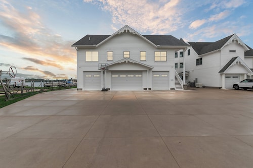 Crystal Lakefront Luxury Condo – North Shore, Crystal, Michigan
