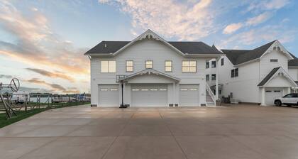 Crystal Lakefront Luxury Condo – North Shore, Crystal, Michigan