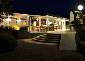 Breakfast, lunch, dinner served; international cuisine  - Dorman Suites Hotel (Bodrum)