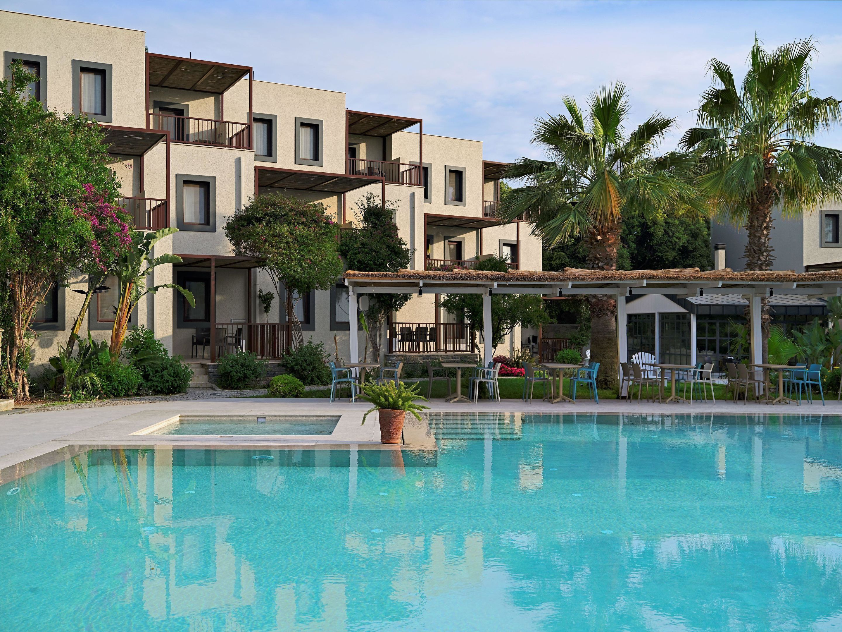 Outdoor pool, pool umbrellas, sun loungers