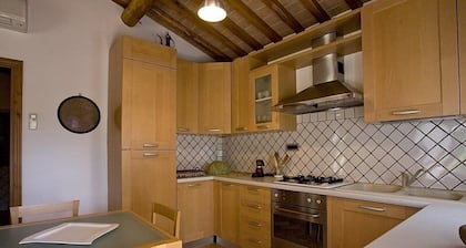Nettes Haus mit Klimaanlage und Garten, in Schiopparello