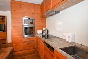 Réfrigérateur, micro-ondes, four, lave-vaisselle