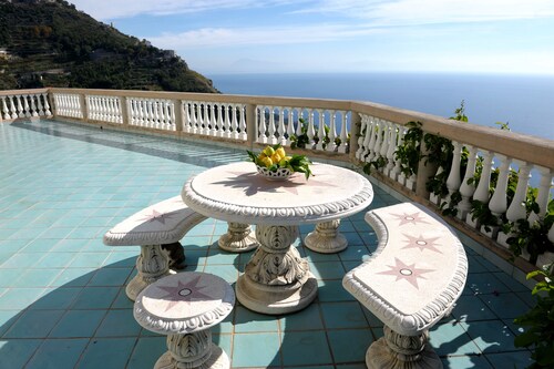 Stunning views, Space, Charm, Great Pool, Ideal Amalfi Coast location!