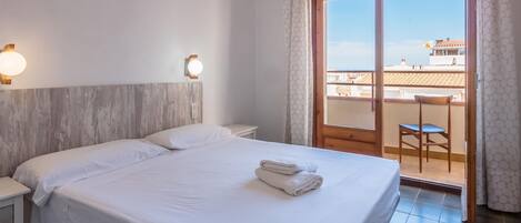 2 bedrooms, iron/ironing board, Internet, bed sheets