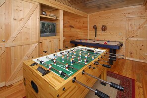 Game room - Knotty And Nice: Seclusion, Top Amenities, Games, close to the Great Smoky Mountain National Park. (Pigeon Forge)