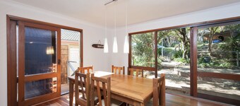 Barefoot Beach House Shoal Bay Retreat