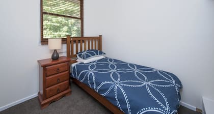Barefoot Beach House Shoal Bay Retreat