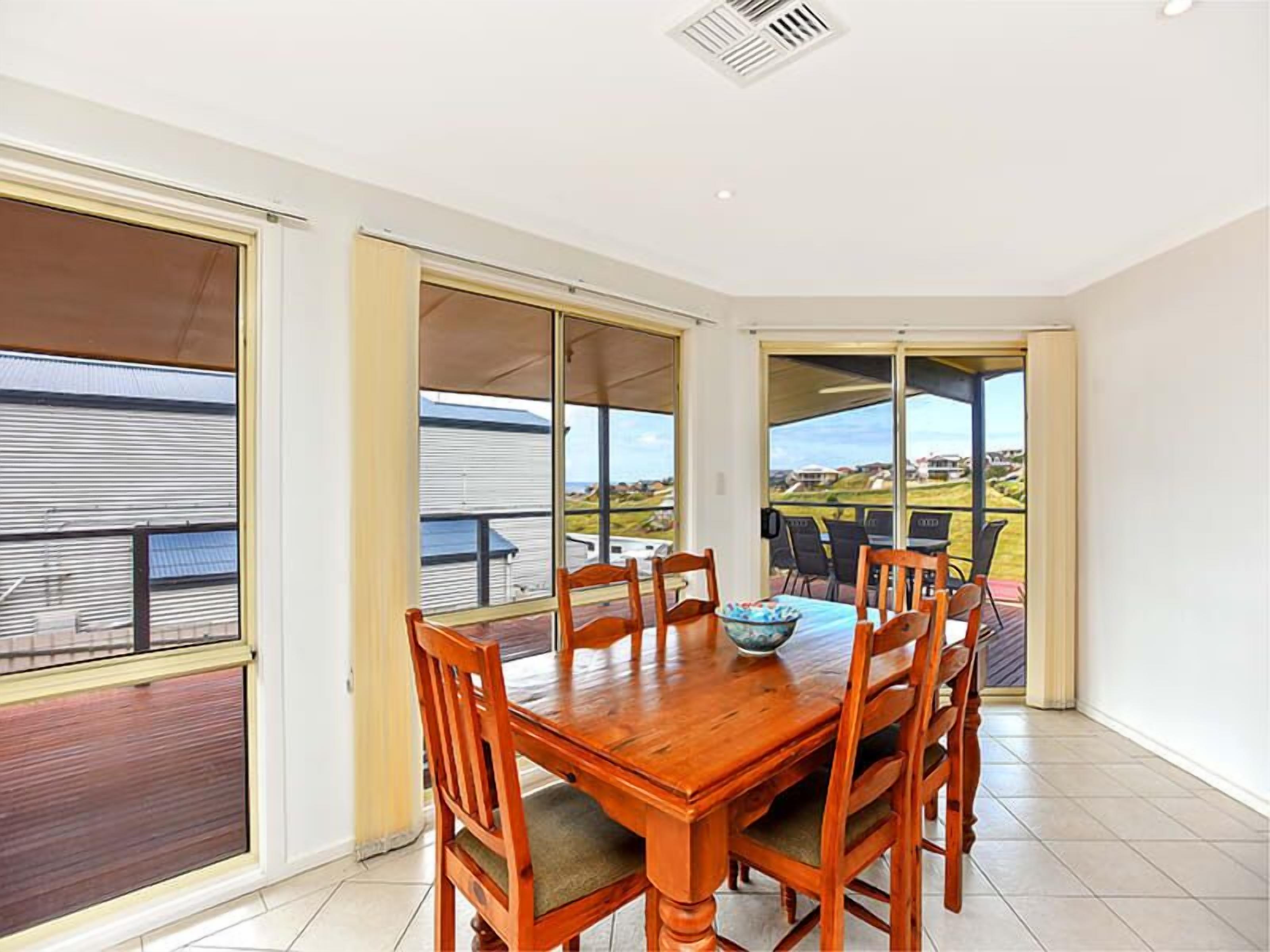 19 Cygnet Court - Quiet Location with Sea Views — image 7