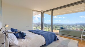 4 bedrooms, in-room safe, iron/ironing board, free WiFi