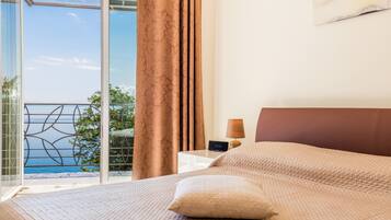 Penthouse | 3 bedrooms, in-room safe, desk, soundproofing