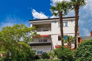 ด้านหน้าที่พัก