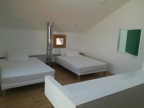 2 habitaciones, tabla de planchar con plancha, wifi y ropa de cama 