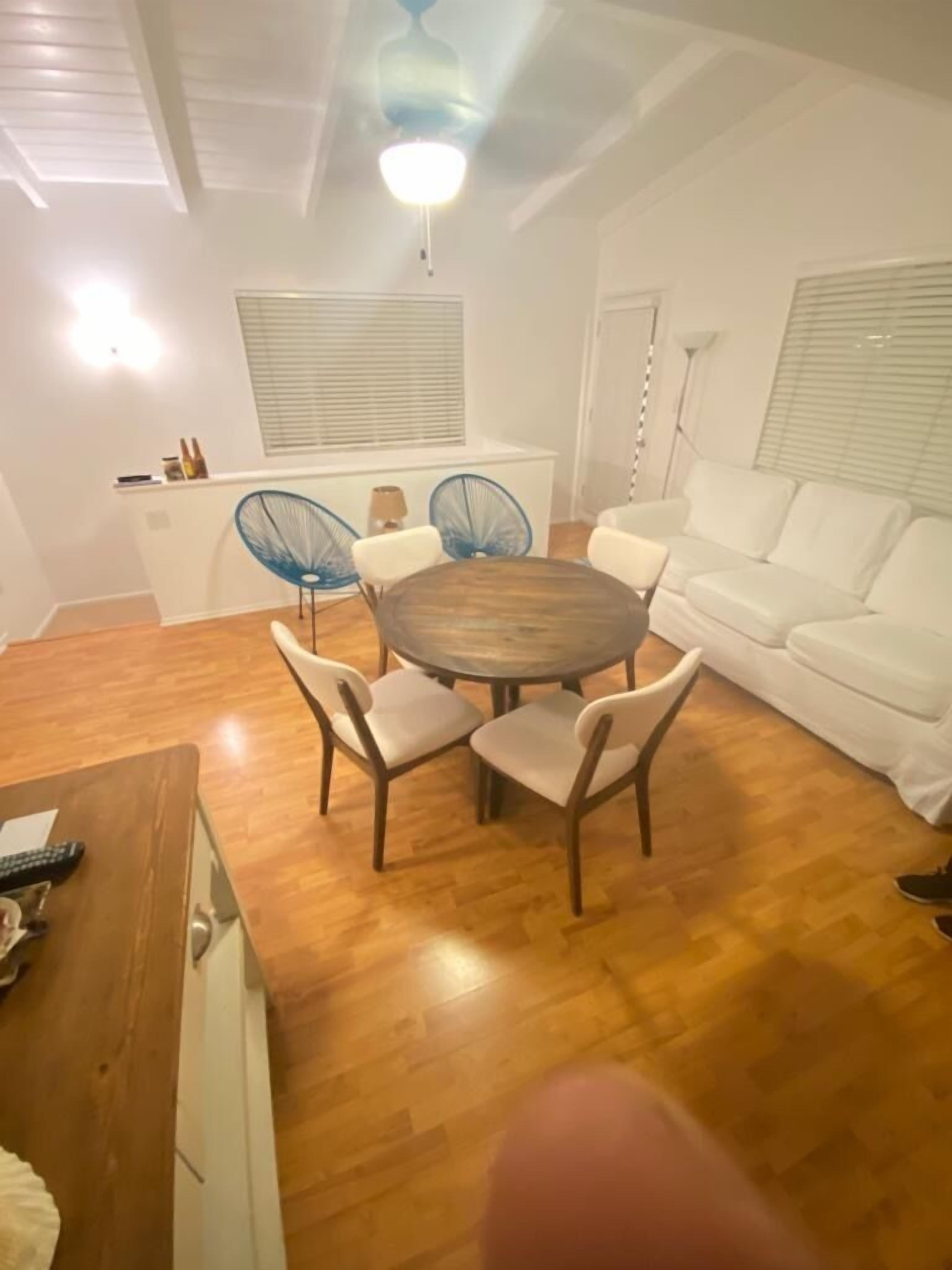 Charming Beach Cottage Duplex-huge Upper Level - Balboa Island, CA