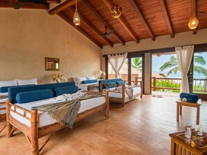 4 bedrooms, iron/ironing board, WiFi, bed sheets