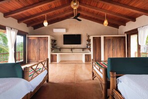 4 bedrooms, iron/ironing board, WiFi, bed sheets