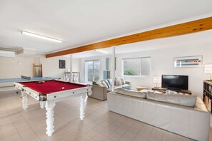 Flat-screen TV, fireplace, DVD player