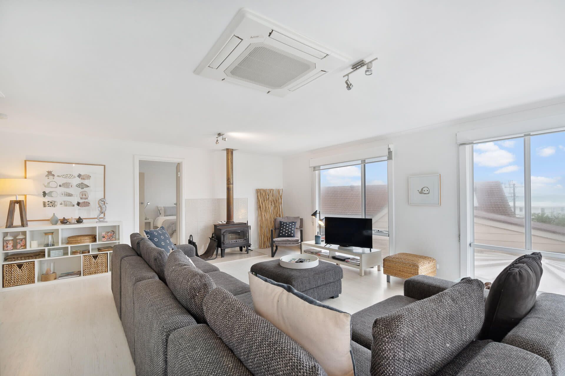 Flat-screen TV, fireplace, DVD player