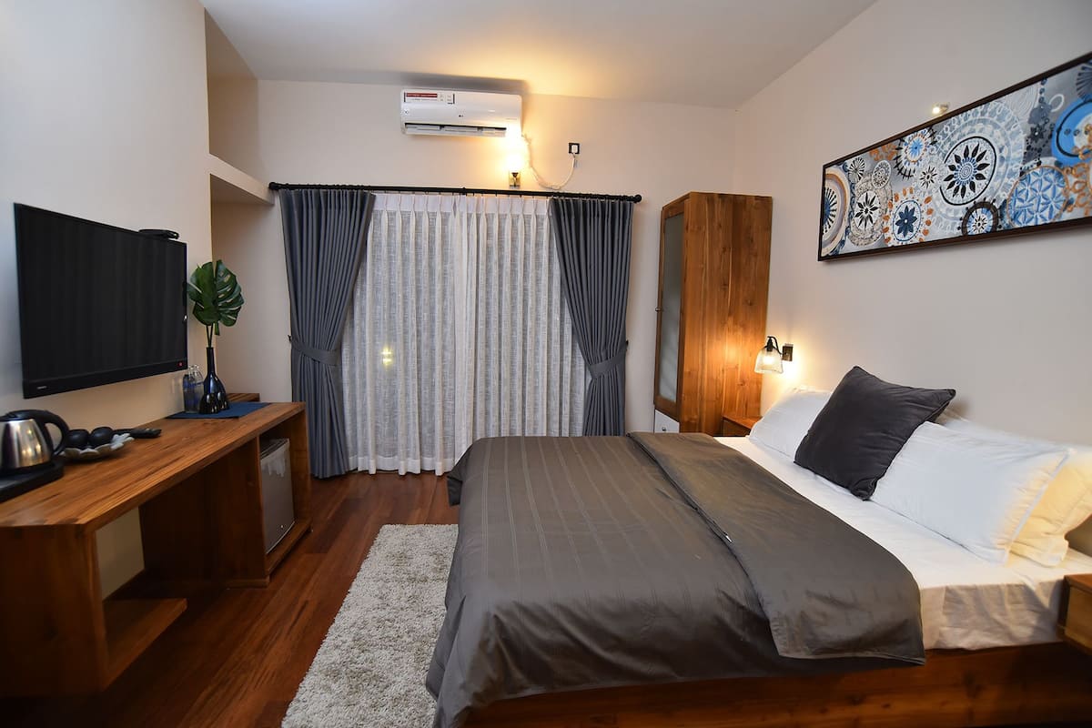 Deluxe Double Room, 1 King Bed, Non Smoking, Garden View