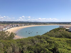 A coastal town with a beach, boats, and buildings. - Beautiful new apartment with swimming pool on the Portuguese Silver Coast (Salir do Porto)