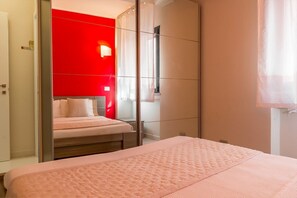 1 slaapkamer, een strijkplank/strijkijzer, wifi, beddengoed