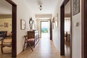 Casa família, 3 quartos, terraço, no piso térreo | Entrada (vista interna)