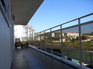Vila família, vários quartos | Terraço/pátio