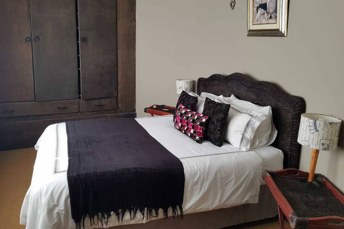 Exclusive Cottage, 1 Queen Bed, Pool View | Premium bedding, Select Comfort beds, minibar, desk