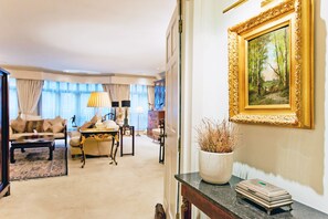 Smart TV de 55 pulgadas con canales digitales, una televisión