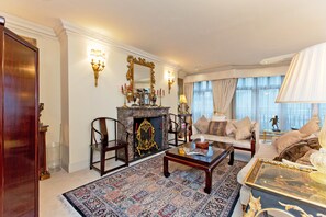 Traditional Apartment | Living area