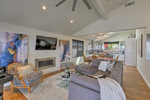 Smart-TV, Kamin, Stereoanlage, Arbeitsbereiche