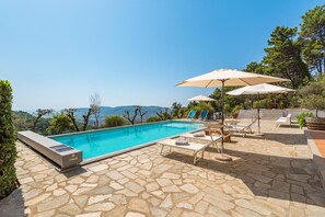 Indoor pool, outdoor pool, pool umbrellas, pool loungers - Exclusive Villa, A / C, Pool, Sauna, Gym, Beach Volleyball, Free Wi-Fi, Sat TV, BBQ (Sarzana)