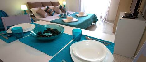 Iron/ironing board, WiFi, bed sheets