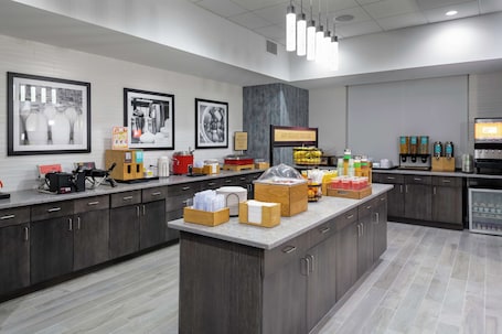 Free daily buffet breakfast. Hampton Inn Dunedin