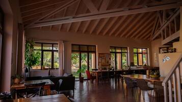 Lunch and dinner served, vegetarian cuisine