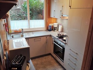 冷蔵庫、電子レンジ、コンロ、食器洗い機