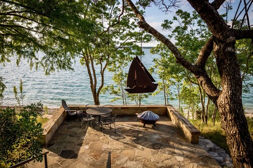 Canyon Lake Haus with private patio and beach access