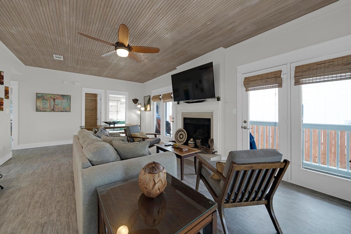 Photo 10 of DESTIN BEACH PARADISE! LARGE PRIVATE POOL, AMAZING BEACHES AND GOLF CART DEALS!